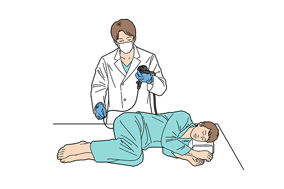 大腸カメラで検査する医師
